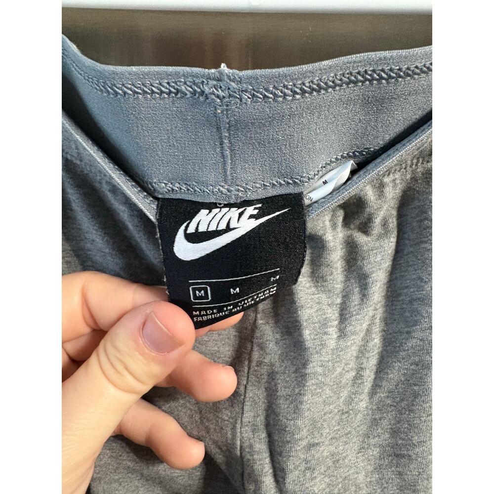 5/$20 Grey Leggings - Nike - M - Picture 4 of 4